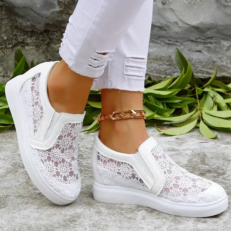 Andningsaktiva low-top sneakers med blommigt mönster