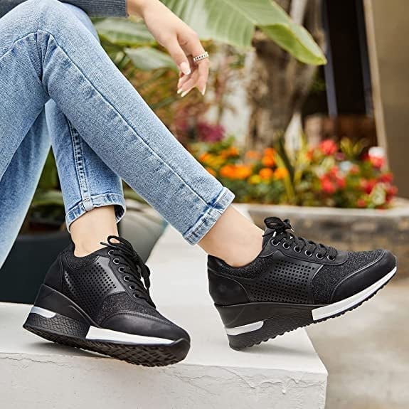 Stilrene sneakers med kilehæl til damer