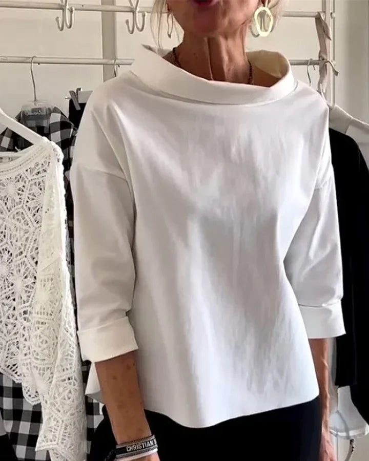 Avslappnad topp med vida uppslag och halv polokrage för en stilfstickad struktur look