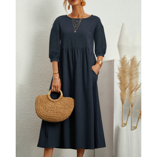 Elegant sommerkjole med smock og romantiske detaljer