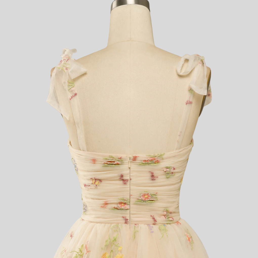 Elegant brodert tyllbalkjole