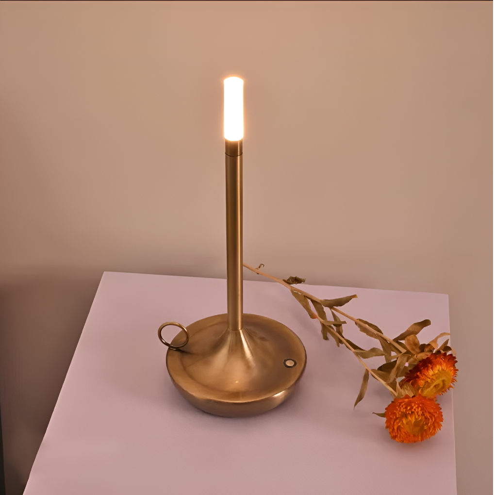 Genopladelig bordlampe med lys