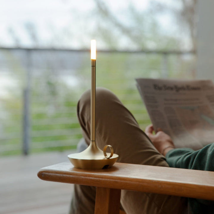 Genopladelig bordlampe med lys