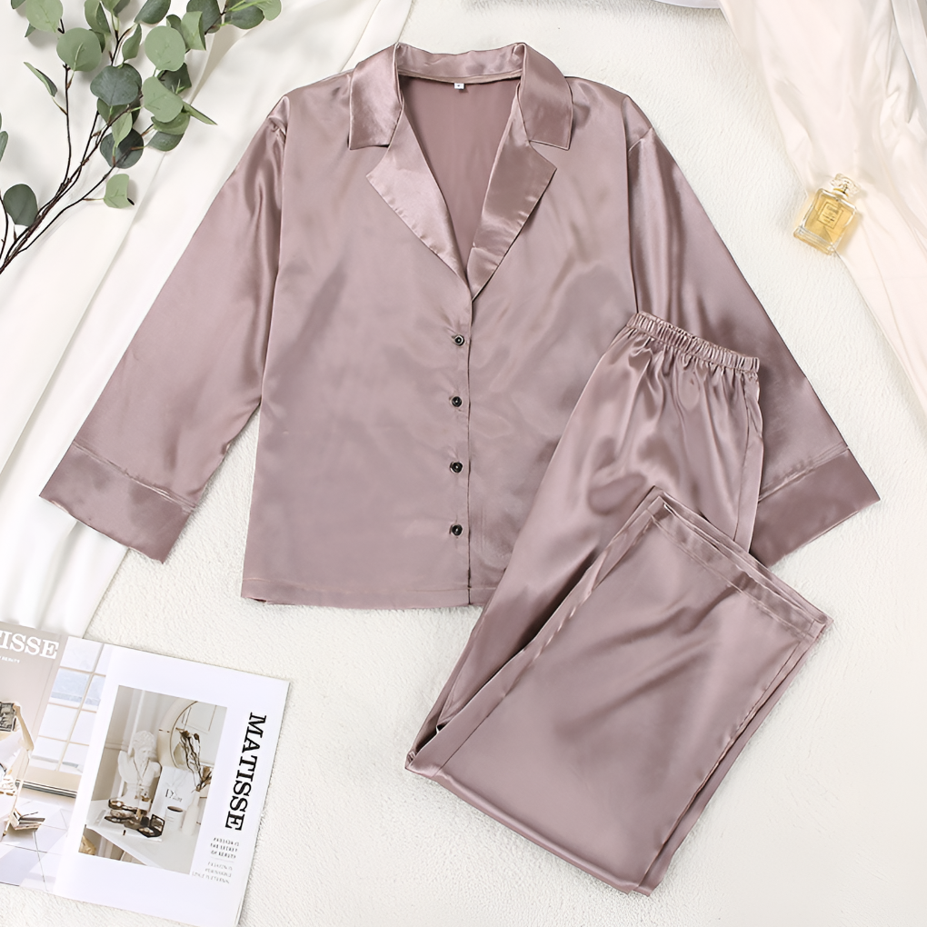 Damset i satin med loungeksyntetiskt tyg