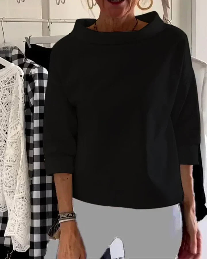 Avslappnad topp med vida uppslag och halv polokrage för en stilfstickad struktur look