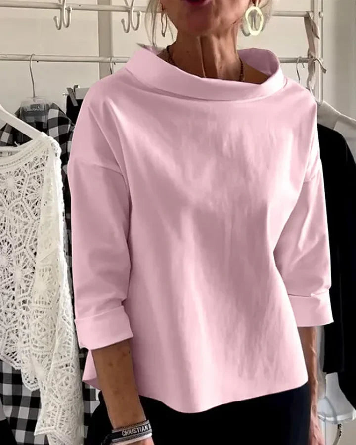 Avslappnad topp med vida uppslag och halv polokrage för en stilfstickad struktur look