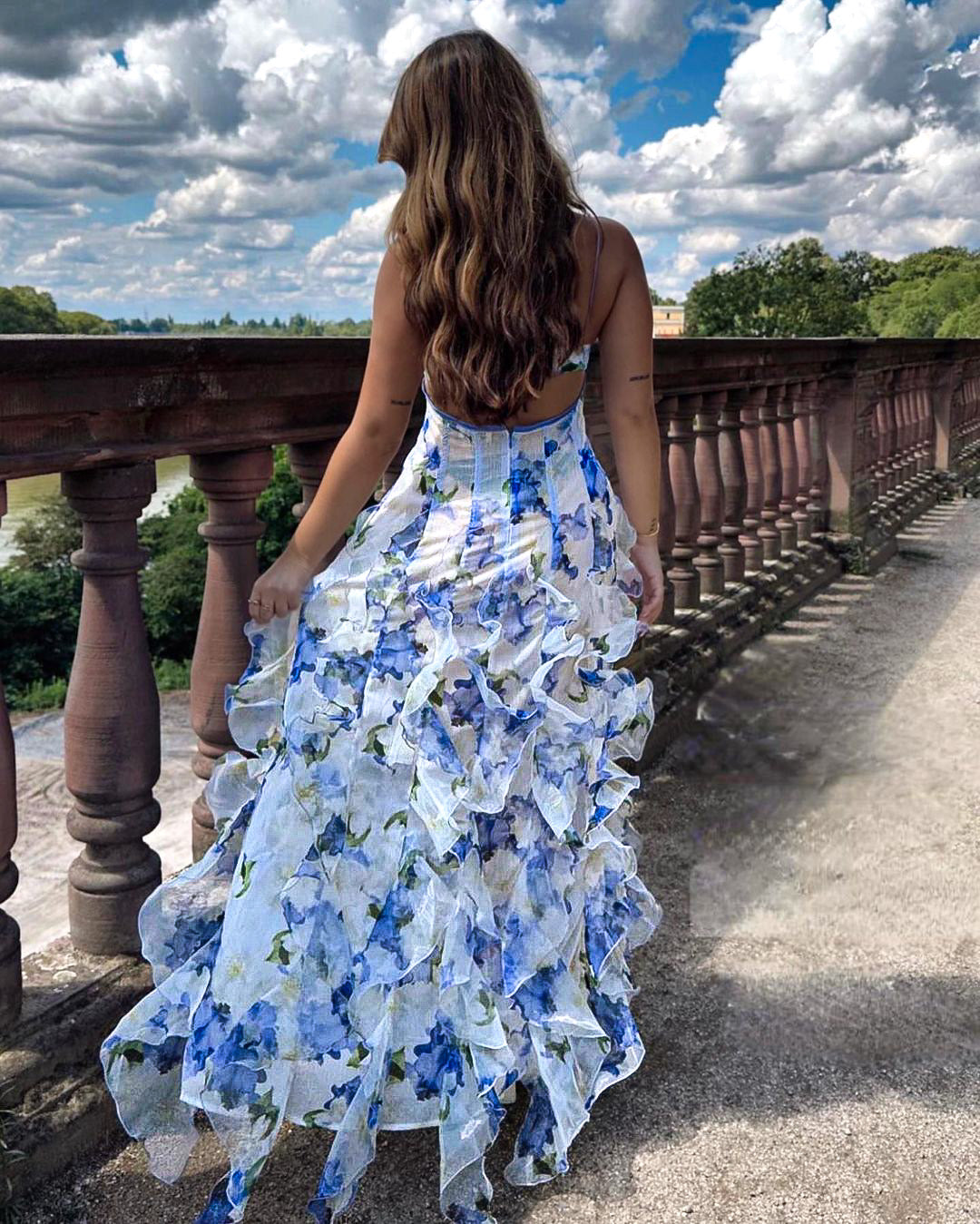 Blomstret minikjole med flæser