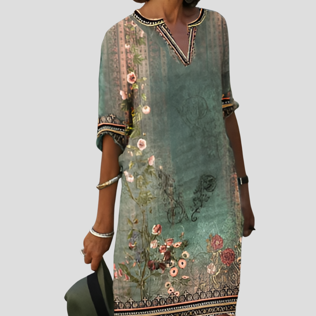 Bekväm och lättburen bohemisk blommig volangklänning