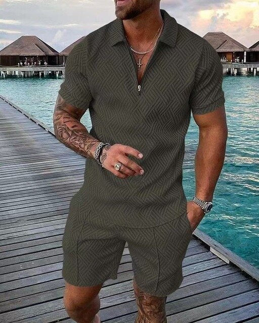 Sommersæt med pikétrøje og shorts til mænd