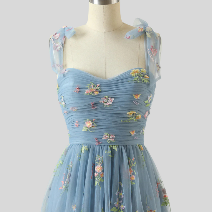 Elegant brodert tyllbalkjole