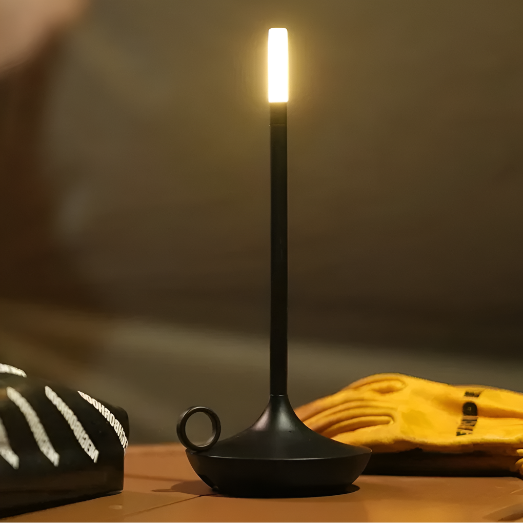 Genopladelig bordlampe med lys