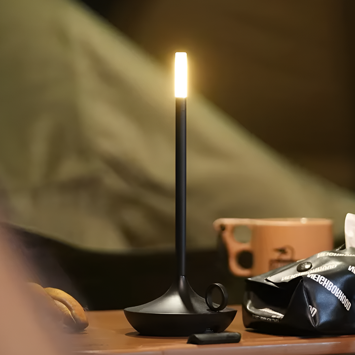 Genopladelig bordlampe med lys
