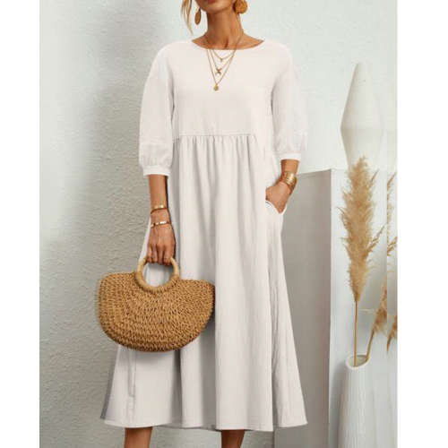 Elegant sommerkjole med smock og romantiske detaljer