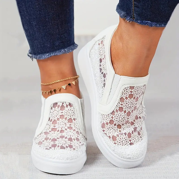 Andningsaktiva low-top sneakers med blommigt mönster