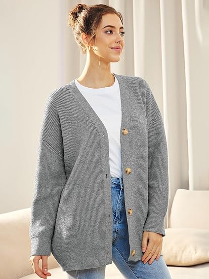 Overdimensjonert V-hals cardigan med knappestenging