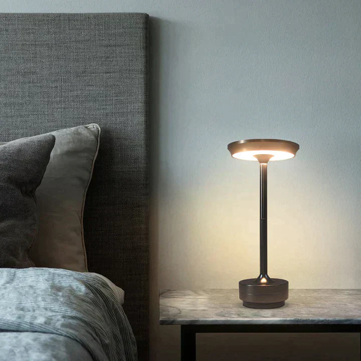 Trådlös och dimbar LED-bordslampa med elegant design