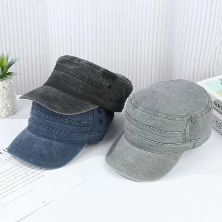 Herrmössa i retrostil – klassisk militärstil med moderna detaljer