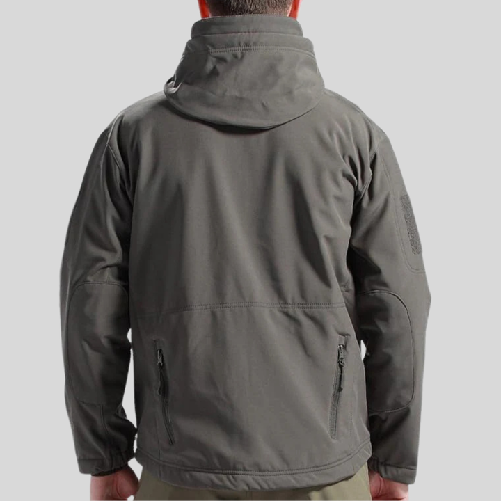 Veden- ja tuulenpitävä ulkoiluasu miehille