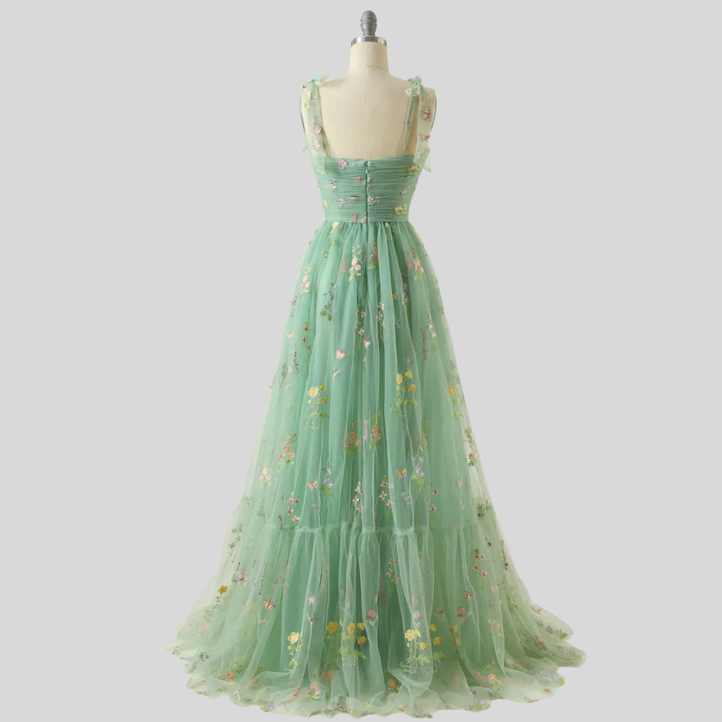 Elegant brodert tyllbalkjole