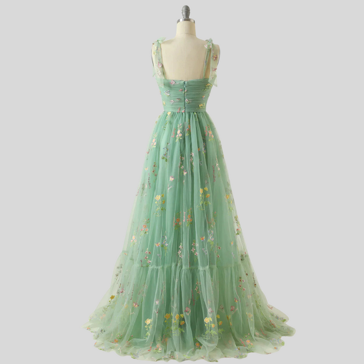 Elegant brodert tyllbalkjole