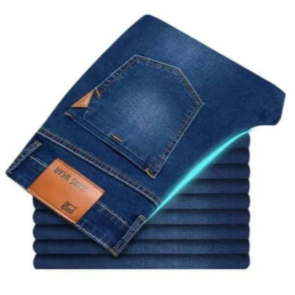 Farkut suorilla lahkeilla miehille – kestävä denim