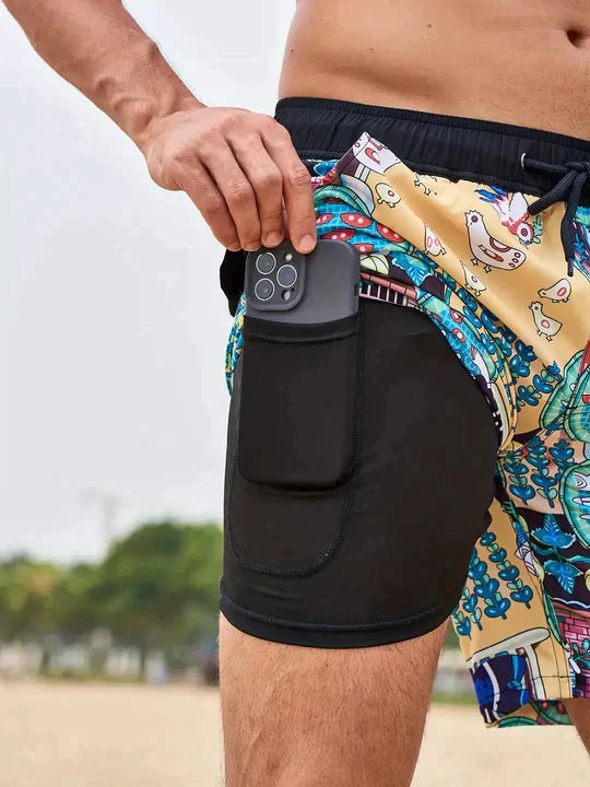 Trendy badeshorts for menn med fôr og telefonlomme