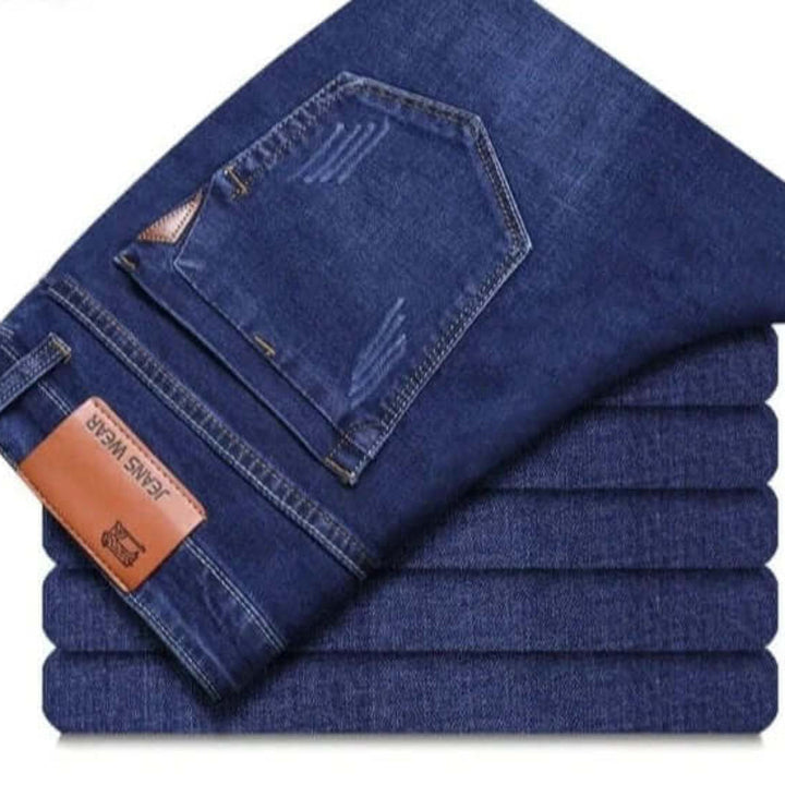 Farkut suorilla lahkeilla miehille – kestävä denim