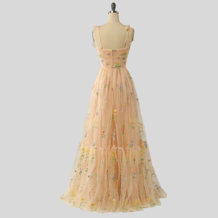 Elegant brodert tyllbalkjole