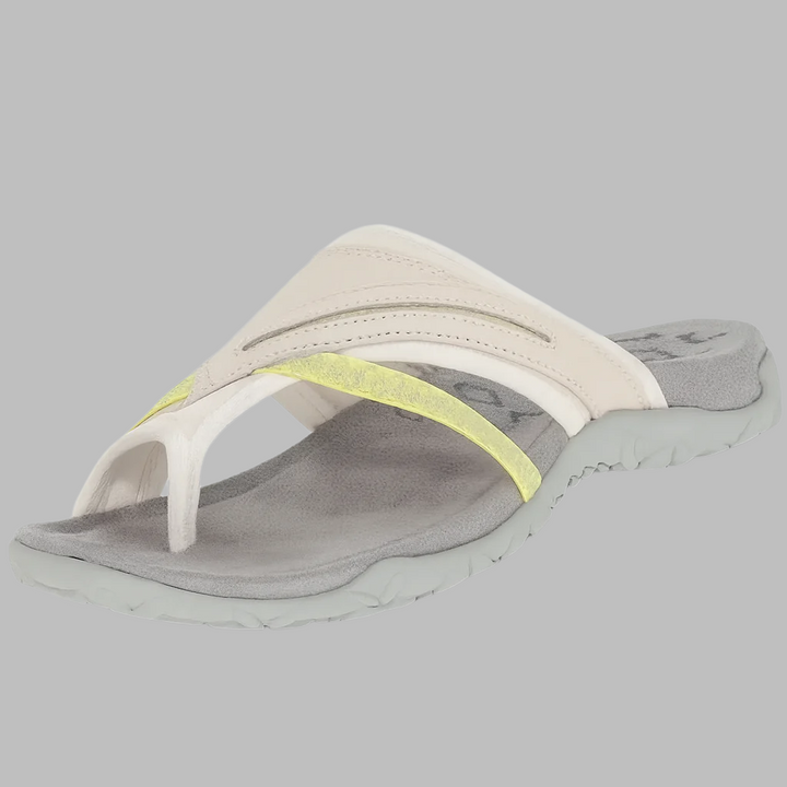 Komfortable sandaler med kryssede remmer