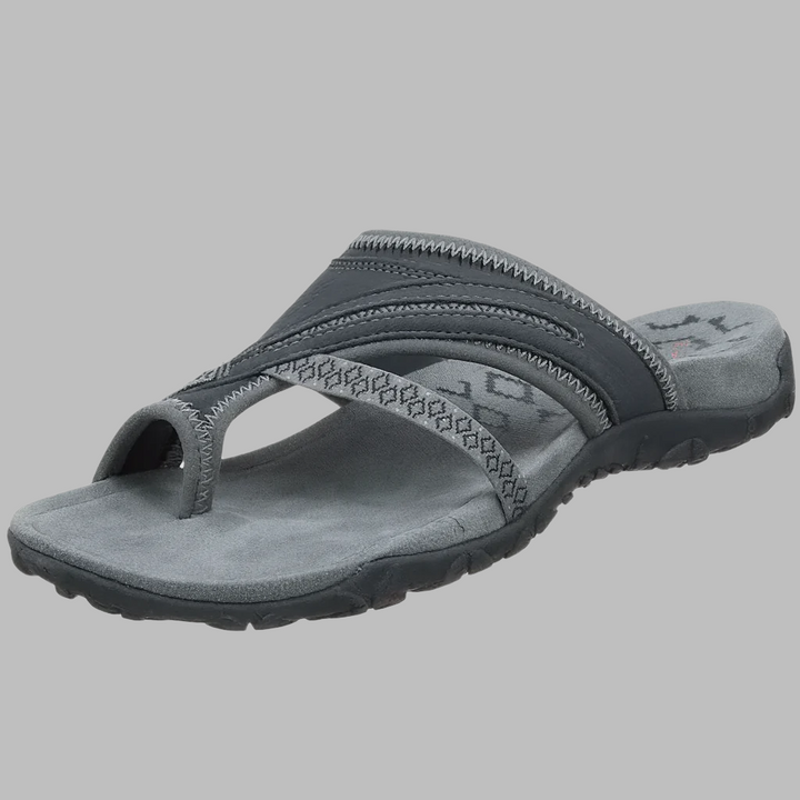 Komfortable sandaler med kryssede remmer