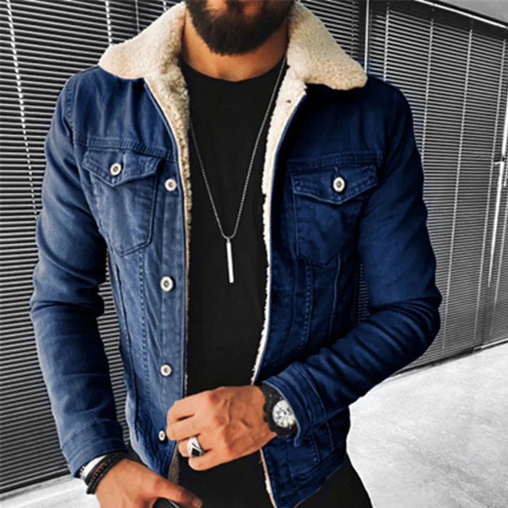 Tidløs denimjakke med klassisk passform og urban kul