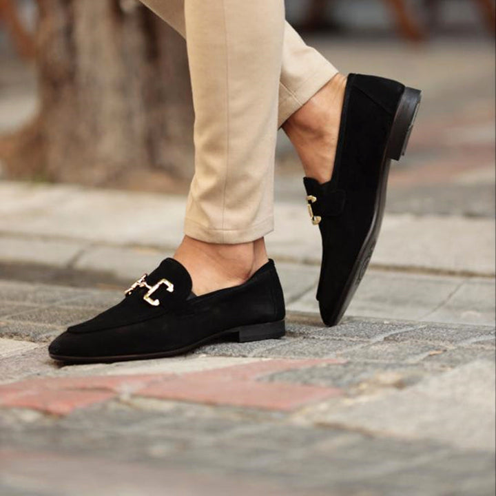 Elegante herreloafers i børstet stoff med horsebit-detalj