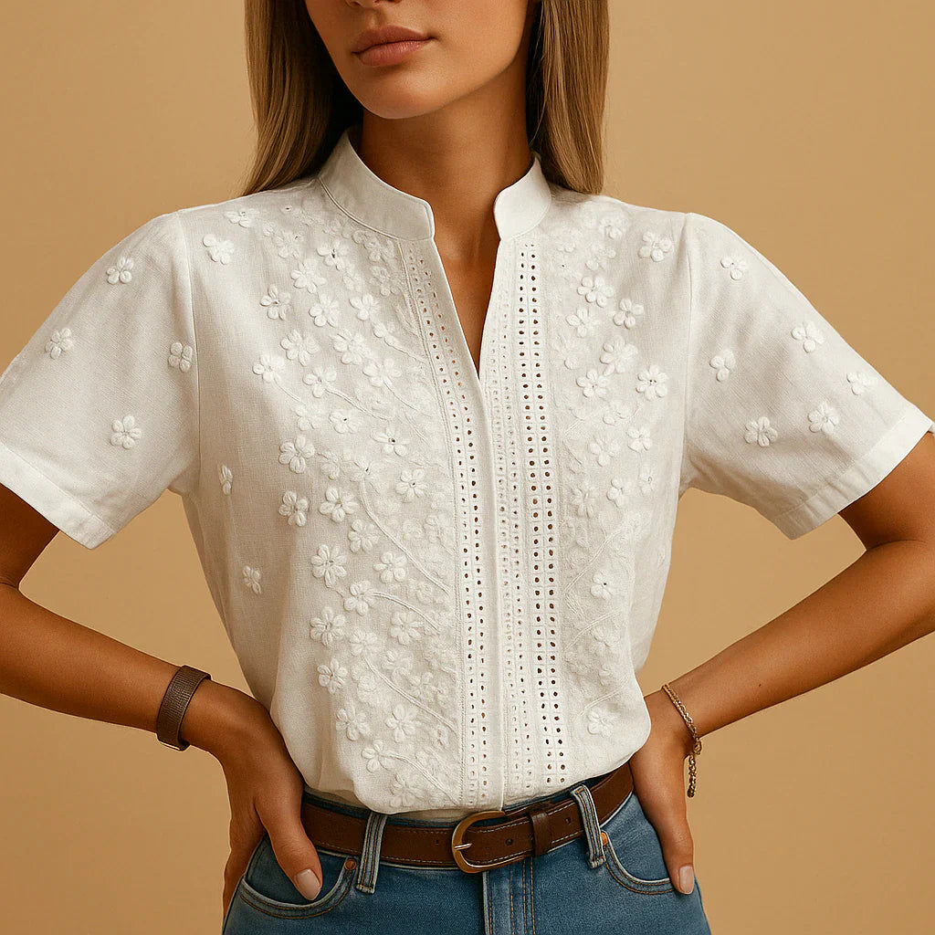 Broderet hvid bluse med ståkrave