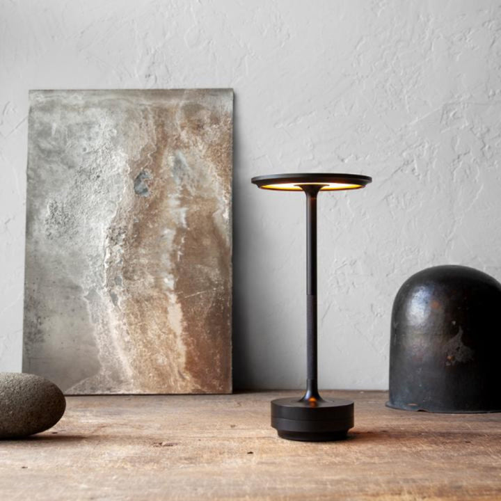 Bærbar trådløs bordlampe