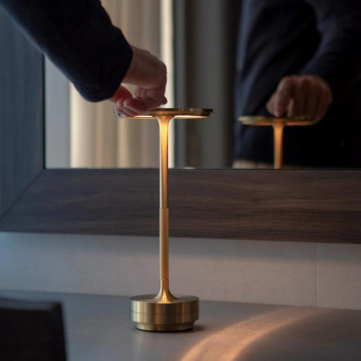 Bærbar trådløs bordlampe