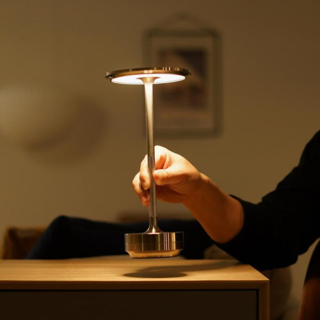 Bærbar trådløs bordlampe