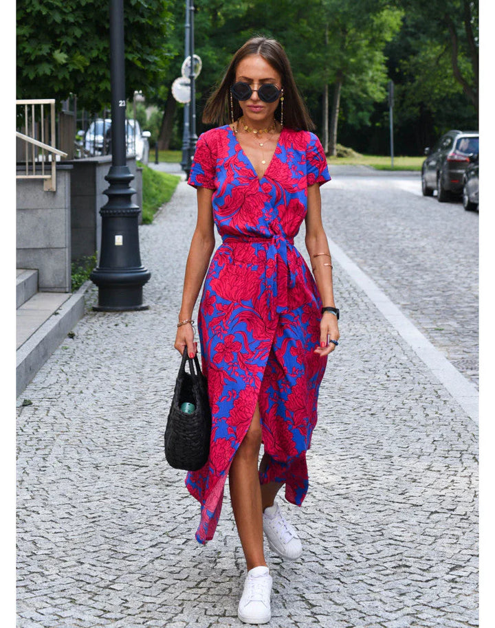 Blommig sommarklänning med maxi och elegant v-ringning