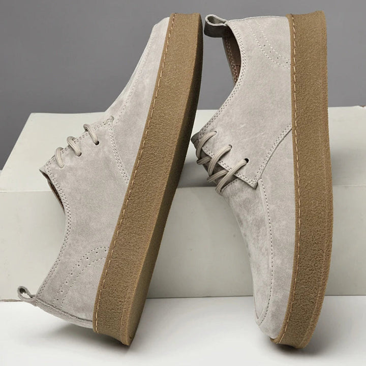 Herrsneakers i mocka – snygga och mångsidiga