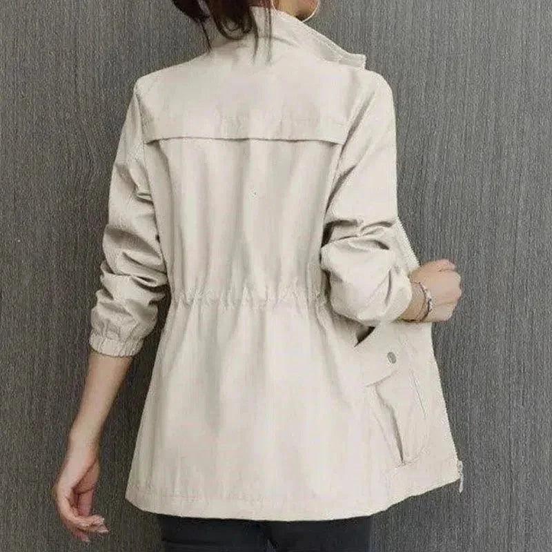 Kort trenchcoat med justerbar midja för kvinnor