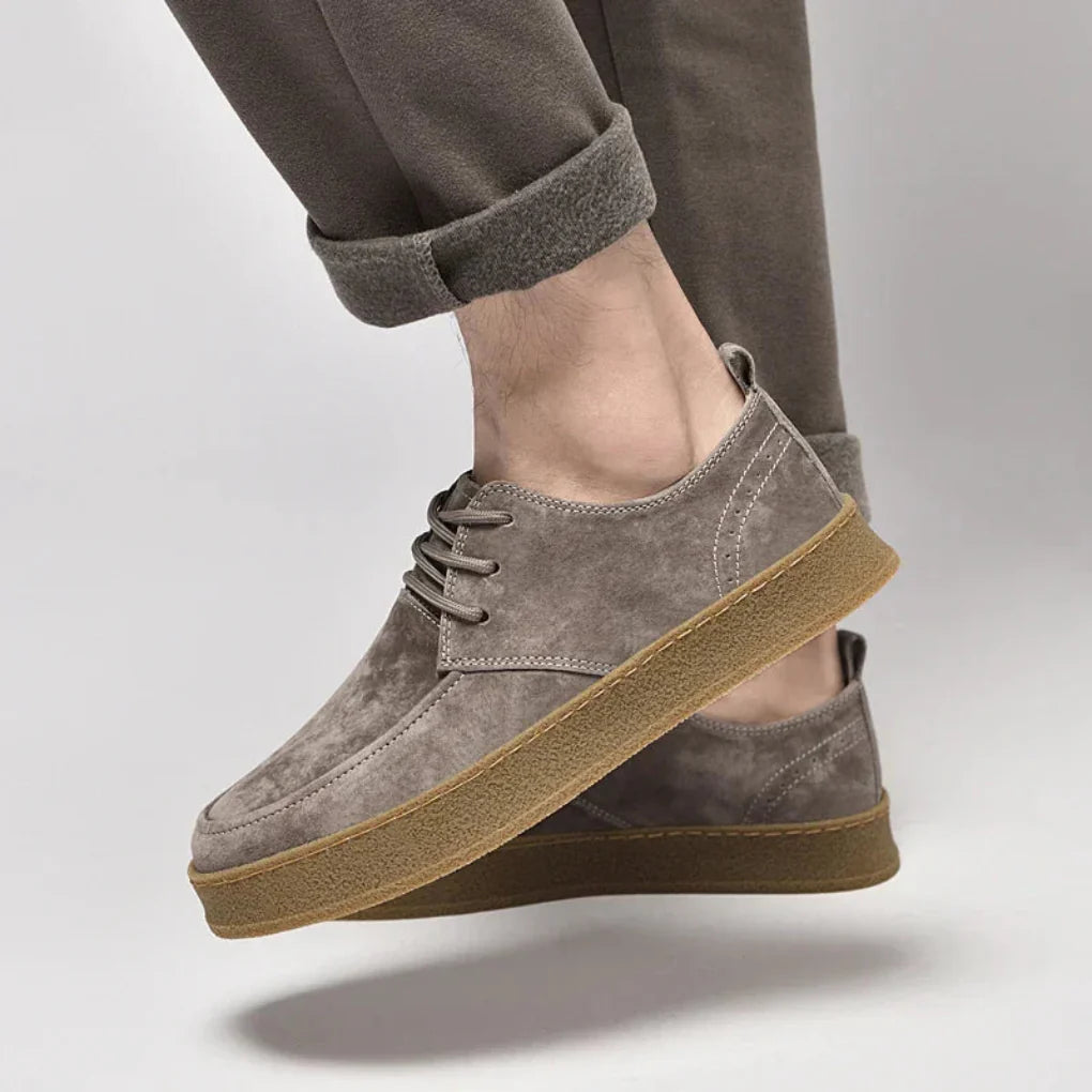 Herrsneakers i mocka – snygga och mångsidiga