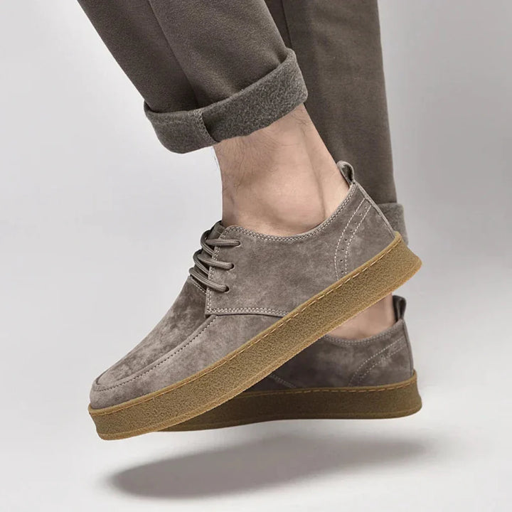 Herrsneakers i mocka – snygga och mångsidiga