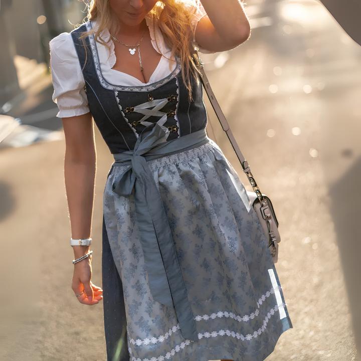 Traditionell dirndl för kvinnor