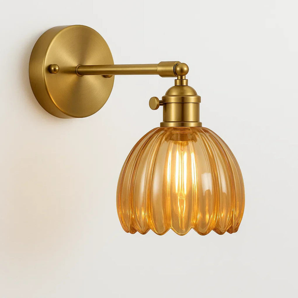 Retro vägglampa – Glastulpandesign för elegant belysning