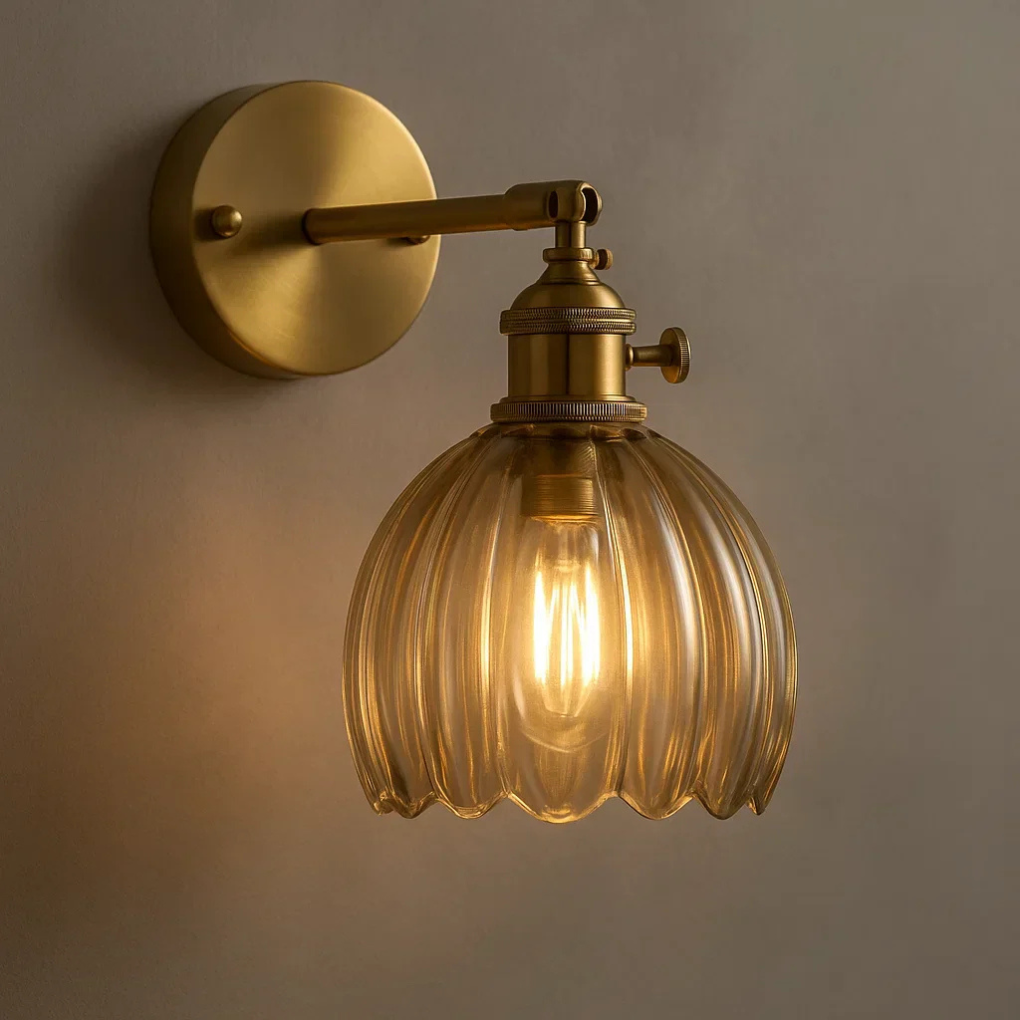 Retro vägglampa – Glastulpandesign för elegant belysning