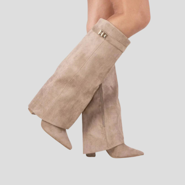 Höga støvler med blokkhel og klaff