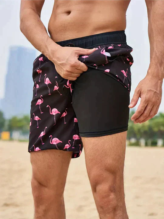 Trendy badeshorts for menn med fôr og telefonlomme