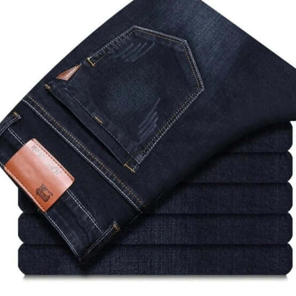Farkut suorilla lahkeilla miehille – kestävä denim