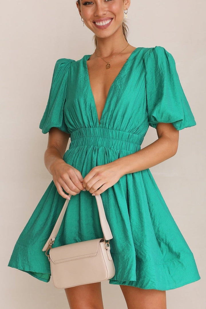 Elegant og bølgende minikjole