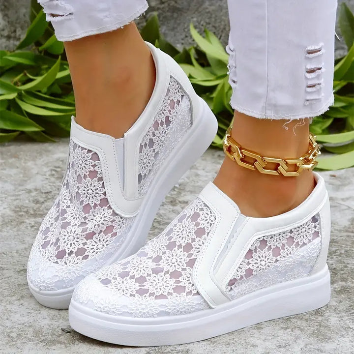 Andningsaktiva low-top sneakers med blommigt mönster