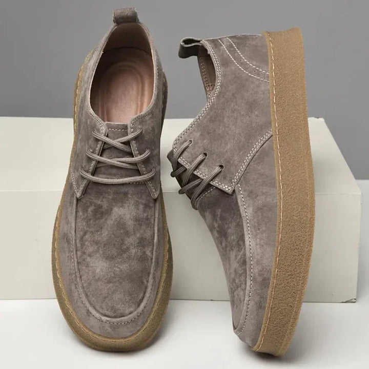 Herrsneakers i mocka – snygga och mångsidiga